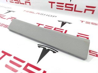 Накладка нижняя бардачка, ориг. номер 1002301-09-B, Tesla Model S 2012-2016