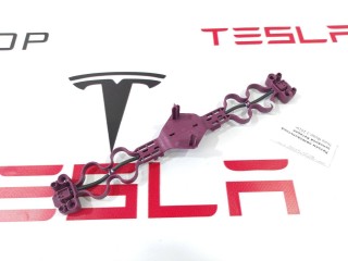 Разъём низковольтный основной батареи фигурный, ориг. номер 1137575, Tesla Model 3 2017-2021