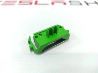 Крепеж прижимной модулей основной батареи, ориг. номер 1098669-00-D, Tesla Model 3 2017-2021