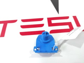 Заглушка основной батареи, ориг. номер 1516904-00-S, Tesla Model 3 2017-2021
