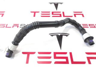 Патрубок охлаждения пентхауса выпускной, ориг. номер 1095766-00-F, Tesla Model 3 2017-2021
