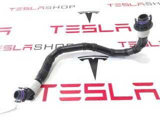 Патрубок охлаждения пентхауса выпускной, ориг. номер 109576600F, Tesla Model 3 2017-2021