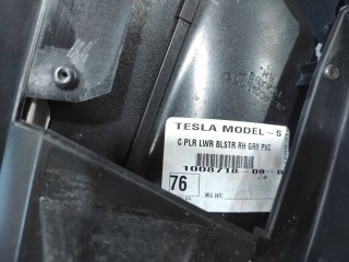 Накладка стойки С, ориг. номер 1008718-09-B, Tesla Model S 2012-2016