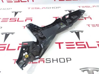 Кронштейн внутренний стойки C, ориг. номер 1009273-00-D, Tesla Model S 2012-2016
