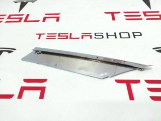 Накладка люверсы, ориг. номер 1056377-00-C, Tesla Model S 2016-2021