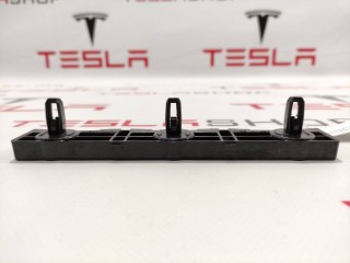 прочая запчасть, ориг. номер 1003691-00-A, Tesla Model S 2012-2016