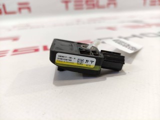 Датчик удара, стойки С, ориг. номер 1009017-00-A, Tesla Model S 2012-2016