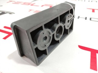 Опора под домкрат (подушка), ориг. номер 1009124-00-C, Tesla Model S 2012-2016