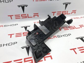 Накладка пластиковая под рулевой колонкой, ориг. номер 1035577-00-D, Tesla Model X 2015-2021