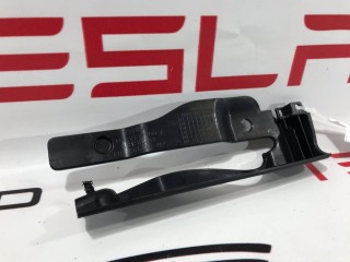 Заглушка салазки сиденья, ориг. номер 1068832-00-A, 1068833-00-A, Tesla Model X 2015-2021