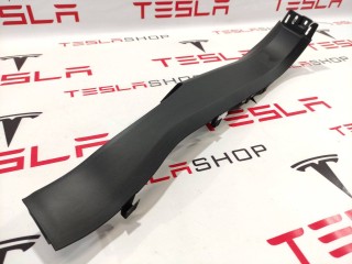 Накладка стойки А, ориг. номер 1035963-00-C, Tesla Model X 2015-2021