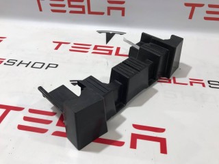 Кронштейн панели пола 2-го ряда сидений (6 мест), ориг. номер 1059716-00-D, Tesla Model X 2015-2021