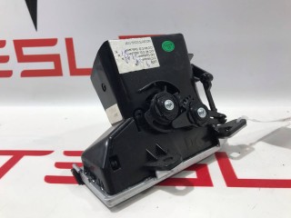 Воздуховод центральной панели (пассажирский), ориг. номер 1007825-00-C, 1061734-00-B, Tesla Model X 2015-2021