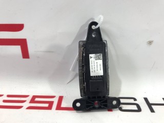 Кнопка открытия/закрытия двери, ориг. номер 1080487-00-A, Tesla Model X 2015-2021