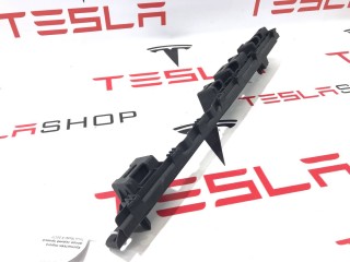 Кронштейн порога двери, ориг. номер 1053726-00-B, Tesla Model X 2015-2021