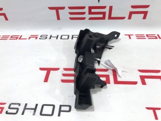 Кронштейн накладки, стойки C, ориг. номер 1053724-00-B, Tesla Model X 2015-2021