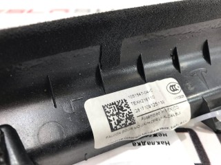 Накладка межсекционная подъемной задней двери, ориг. номер 1051547-04-C, 1053673-00-A, Tesla Model X 2015-2021