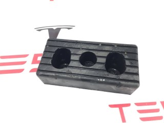 Опора под домкрат (подушка), ориг. номер 1045887-00-B, Tesla Model X 2015-2021
