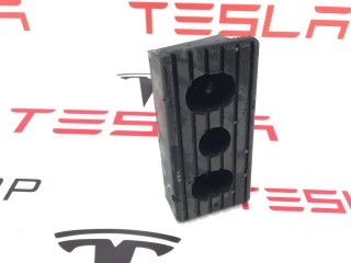 Опора под домкрат (подушка), ориг. номер 1045887-00-B, Tesla Model X 2015-2021