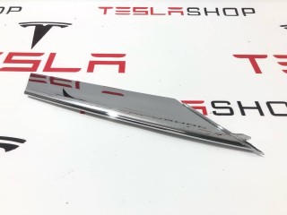 Накладка люверсы, ориг. номер 1056377-00-C, Tesla Model S 2016-2021