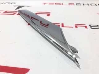 Накладка люверсы, ориг. номер 1056377-00-C, Tesla Model S 2016-2021