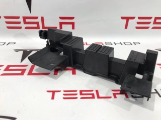 Кронштейн панели пола 2-го ряда сидений (6 мест), ориг. номер 1060170-00-D, Tesla Model X 2015-2021