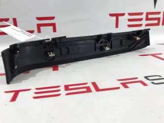 Накладка подъемной задней двери, ориг. номер 1055052-00-A, Tesla Model X 2015-2021