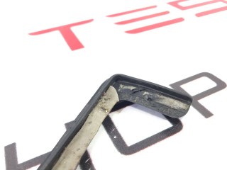 Уплотнитель подъемной задней двери, ориг. номер 1069003-00-C, Tesla Model X 2015-2021