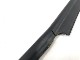 Уплотнитель подъемной задней двери, ориг. номер 1069003-00-C, Tesla Model X 2015-2021