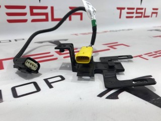 прочая запчасть, ориг. номер 1084237-00-C, Tesla Model X 2015-2021
