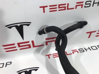 Шланг системы охлаждения - трубопровод порога, ориг. номер 1065887-00-D, Tesla Model S 2016-2021
