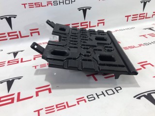 панель для ног передняя правая, ориг. номер 1587362-00-C, Tesla Model S 2-й рест 2021-2026