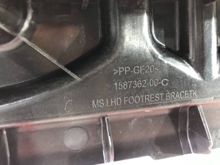 панель для ног передняя правая, ориг. номер 1587362-00-C, Tesla Model S 2-й рест 2021-2026