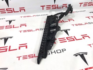 Кронштейн внутренний стойки C, ориг. номер 1587705-00-B, Tesla Model S 2-й рест 2021-2026