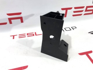Кронштейн внутренний стойки C, ориг. номер 1640618-00-B, Tesla Model S 2-й рест 2021-2026