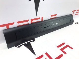 Накладка декоративная порога, ориг. номер 1587445-00-A, Tesla Model S 2-й рест 2021-2026