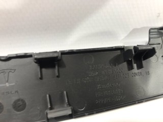 Заглушка обшивки (карты) двери, ориг. номер 1633447-01-D, 1566145-00-A, Tesla Model S 2-й рест 2021-2026