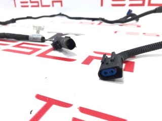 прочая запчасть, ориг. номер 1025202-00-C, Tesla Model S 2012-2016