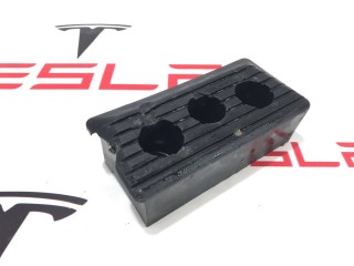 Опора под домкрат (подушка), ориг. номер 1608223-00-A, Tesla Model S 2-й рест 2021-2026