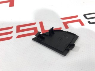 Заглушка обшивки (карты) двери, ориг. номер 1633657-01-F, 1566036-00-A, Tesla Model S 2-й рест 2021-2026