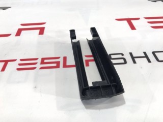 Заглушка салазки сиденья, ориг. номер 1097490-00-C, Tesla Model 3 2017-2021