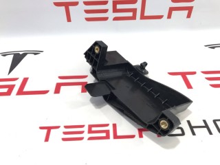 Кронштейн крепление чиллера (подрамник), ориг. номер 1486472-00-B, Tesla Model X 2015-2021