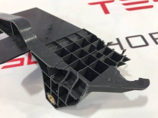 Кронштейн крепление чиллера (подрамник), ориг. номер 1486472-00-B, Tesla Model X 2015-2021
