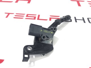 Датчик уровня пневмоподвески, ориг. номер 1420946-00-B, 1420945-00-B, Tesla Model S 2-й рест 2021-2026