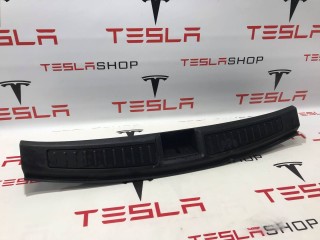 Отделка багажника пластик (под замок), ориг. номер 1010824-01-D, Tesla Model S 2016-2021