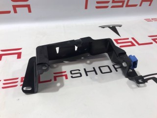 прочая запчасть, ориг. номер 1051906-00-A, Tesla Model S 2012-2016