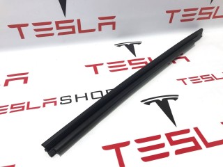 Уплотнитель стекла внутренний двери, ориг. номер 1613730-00-A, Tesla Model S 2-й рест 2021-2026