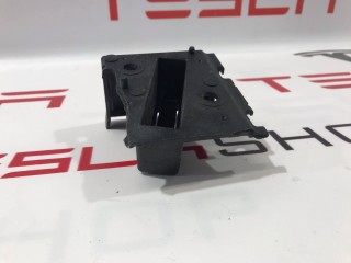 Кронштейн крепления радара, ориг. номер 1108648-00-D, Tesla Model 3 2017-2021