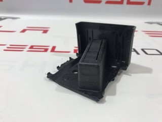 Кронштейн крепления радара, ориг. номер 1108648-00-D, Tesla Model 3 2017-2021