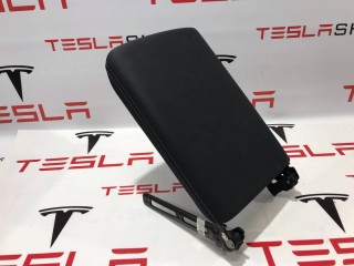 Подлокотник центральной консоли, ориг. номер 1622628-01-C, Tesla Model S 2-й рест 2021-2026
